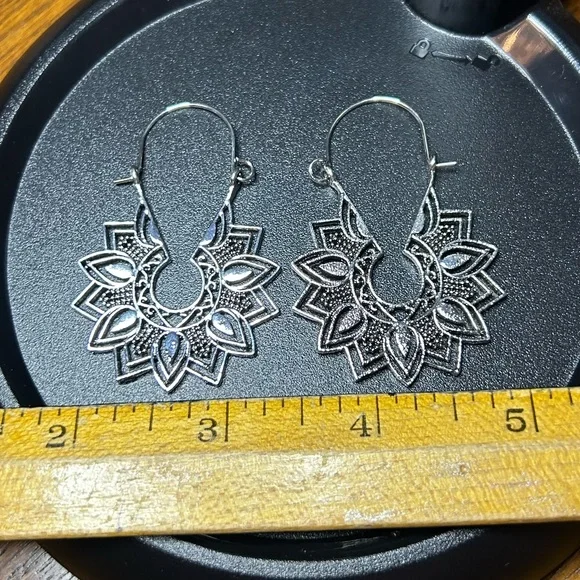 Elegant Silver-tone Mandala Earrings - Picture 3 of 3